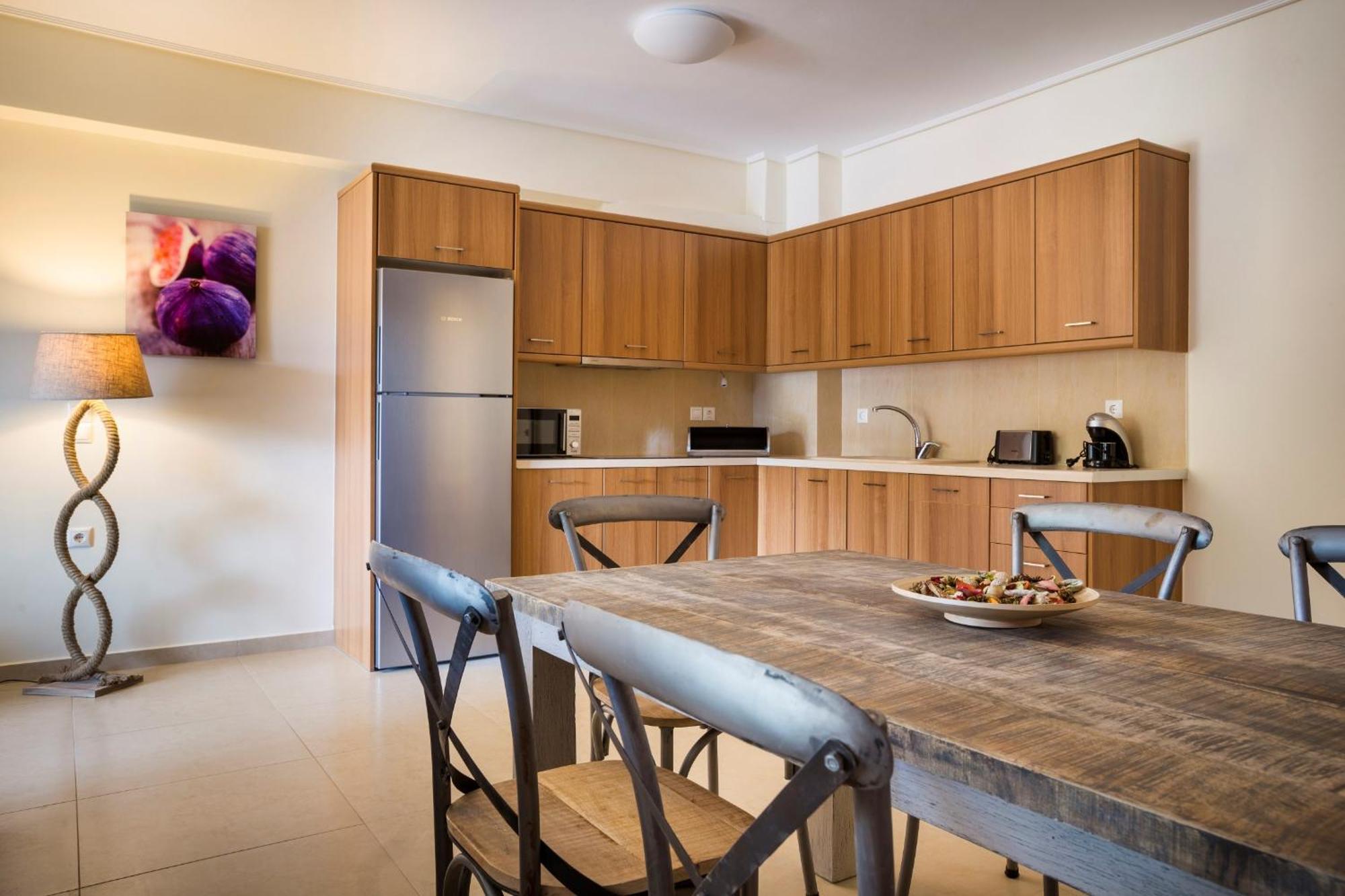 Meliti Waterfront Suites Karavomylos Exteriér fotografie